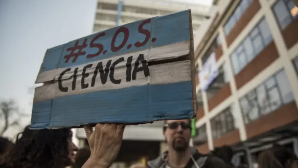“El daño a las capacidades científicas se asemeja al de un país en guerra”