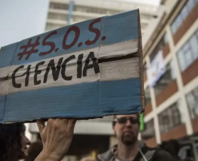 “El daño a las capacidades científicas se asemeja al de un país en guerra”