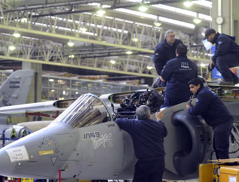 No es ningún negocio para Argentina destruir la Fábrica Militar de Aviones