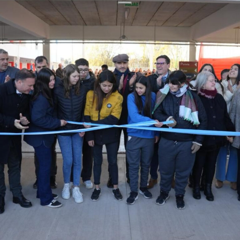 “En Santa Fe mostramos que estamos de pie y apostamos a la educación”