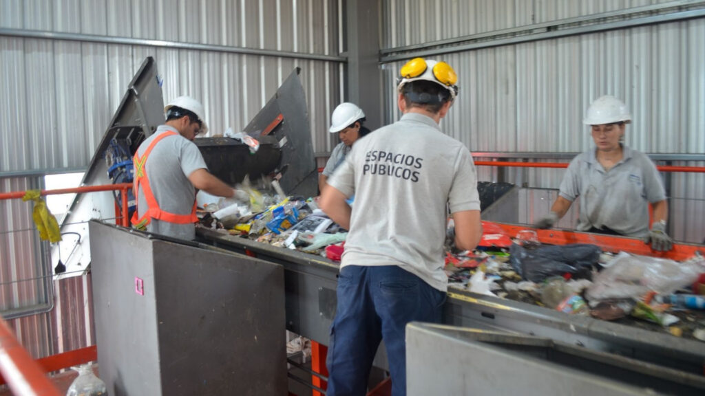 Provincia entrega equipamiento para promover la economía circular
