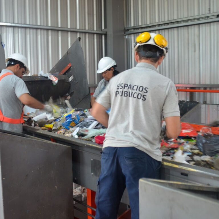 Provincia entrega equipamiento para promover la economía circular