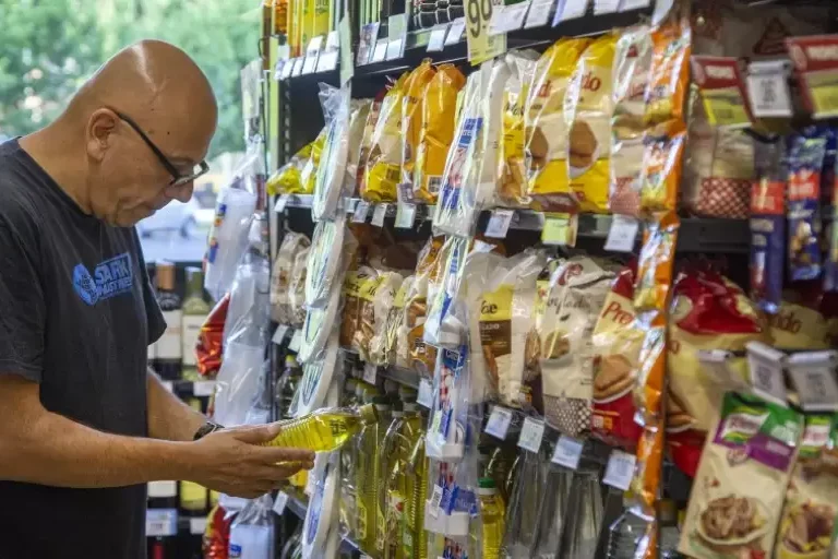 Diciembre trajo una mala señal: volvió a caer la confianza del consumidor