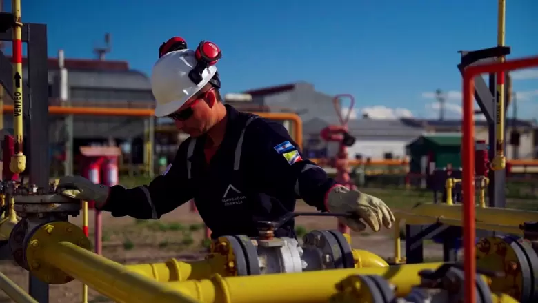 Argentina bombea petróleo como nunca y Neuquén rompe la barrera de los 600.000 barriles