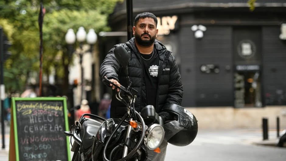 «La crisis empujó hasta a los jubilados a trabajar de cadetes»